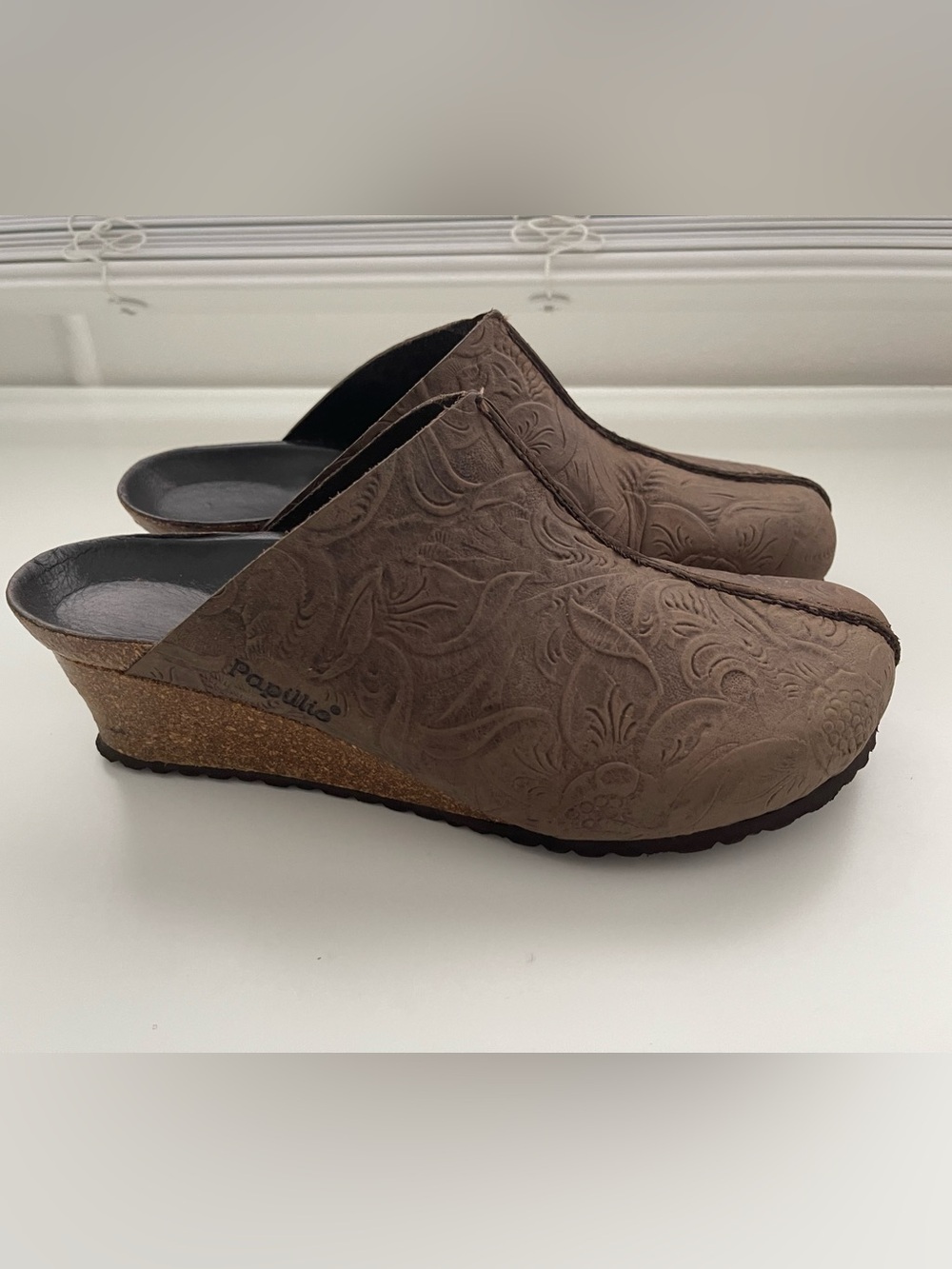 Papillio by Birkenstock Dana Clogs Embossed Floral Leather Cork Wedge Size 7